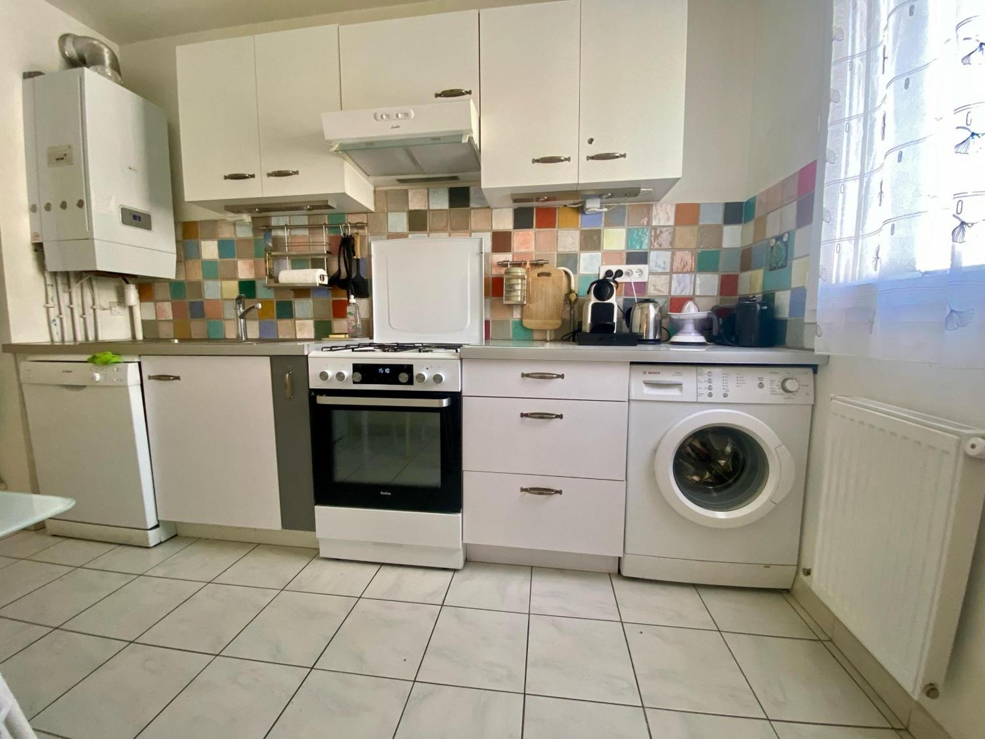 Appartement Spacieux T2 Au Rives Du Lez, Parking, Proche Gares Et Centre *